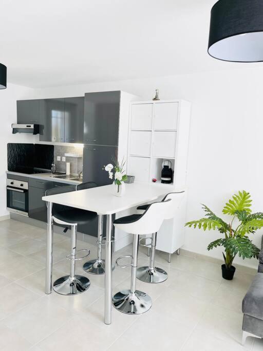 Maison 4 Personnes Avec Jacuzzi Marignane Kültér fotó